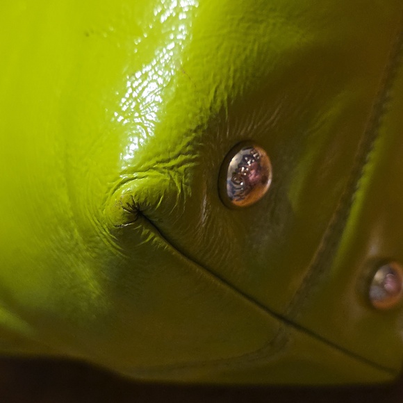 Michael Michael Kors lime green patent leather tote bag. - Picture 6 of 16